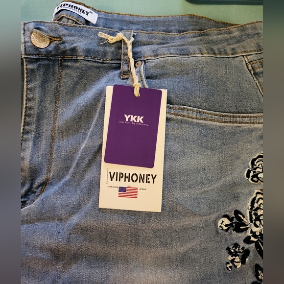 NWT Women's Plus Embroidered Flare Leg Jeans sz 4xl (#2) - Picture 5 of 5